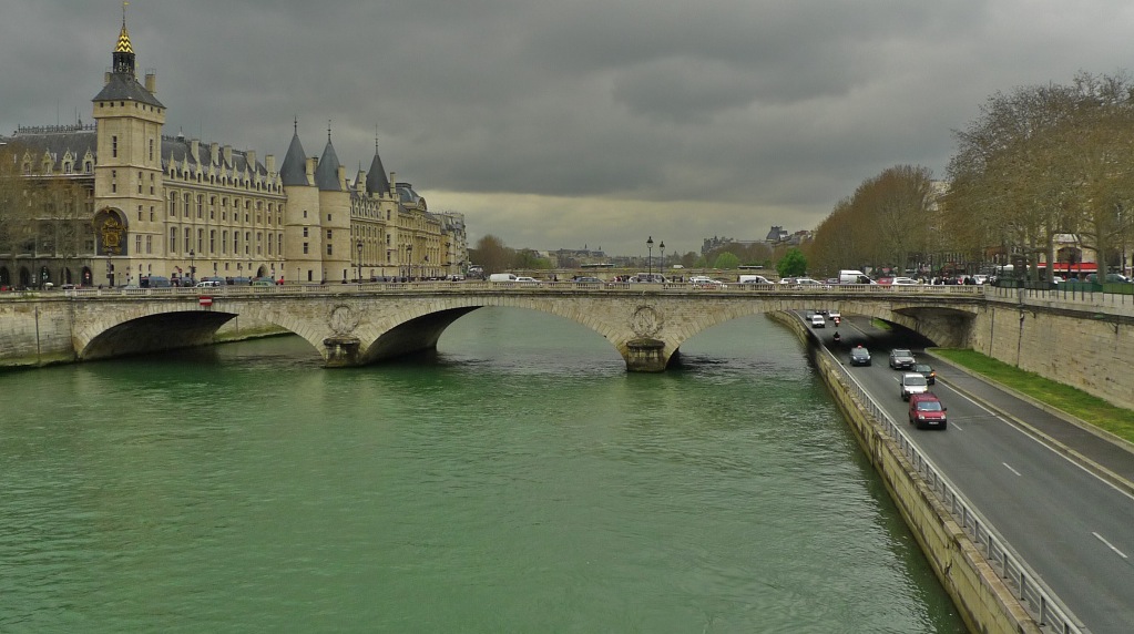 Pompidou Expressway by Seine