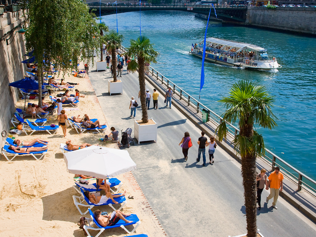 Pompidou Expressway by Seine