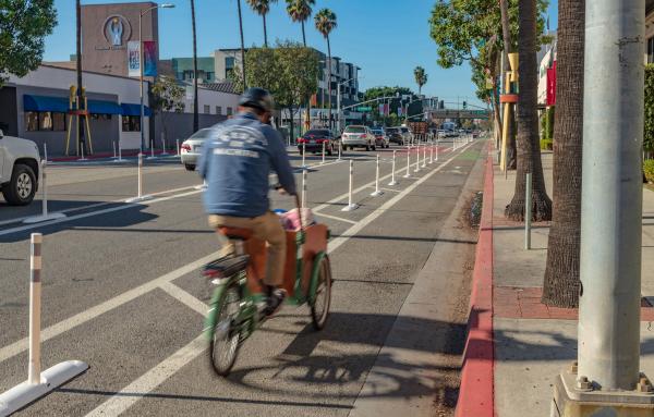 Minimum parking, maximum rent: Let's cut tenants a break by ending parking  minimums - Streetsblog Chicago