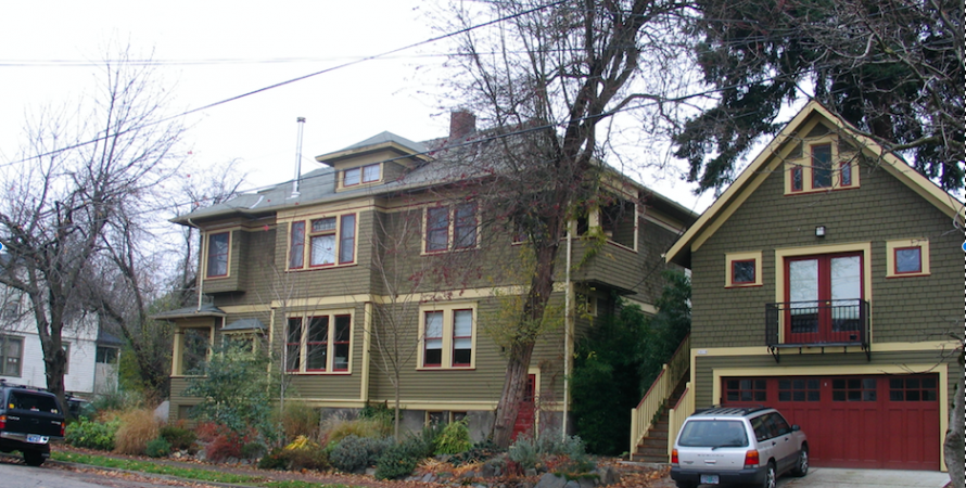 Accessory dwelling unit beside a home.